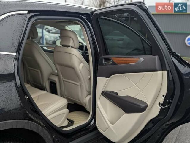 Черный Линкольн МКС, объемом двигателя 2 л и пробегом 86 тыс. км за 20300 $, фото 18 на Automoto.ua