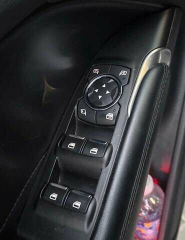 Чорний Лінкольн МКС, об'ємом двигуна 2 л та пробігом 95 тис. км за 20000 $, фото 17 на Automoto.ua