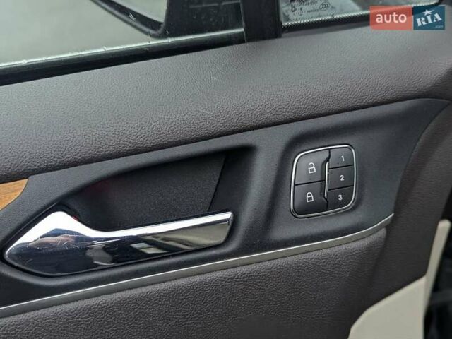 Черный Линкольн МКС, объемом двигателя 2 л и пробегом 86 тыс. км за 20300 $, фото 11 на Automoto.ua