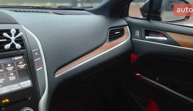 Чорний Лінкольн МКС, об'ємом двигуна 2 л та пробігом 95 тис. км за 20000 $, фото 19 на Automoto.ua