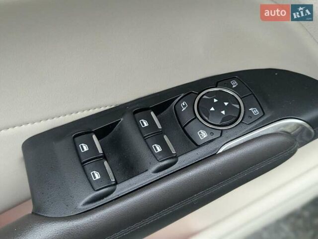 Черный Линкольн МКС, объемом двигателя 2 л и пробегом 86 тыс. км за 20300 $, фото 10 на Automoto.ua