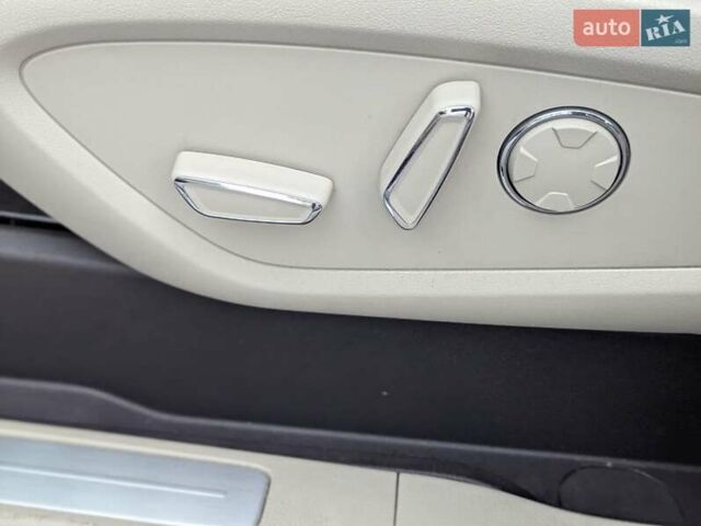 Черный Линкольн МКС, объемом двигателя 2 л и пробегом 86 тыс. км за 20300 $, фото 12 на Automoto.ua