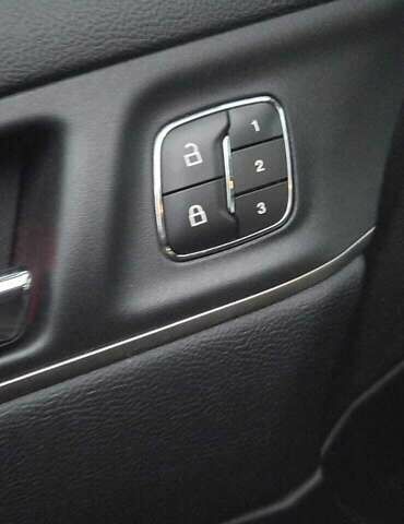 Чорний Лінкольн МКС, об'ємом двигуна 2 л та пробігом 95 тис. км за 20000 $, фото 16 на Automoto.ua