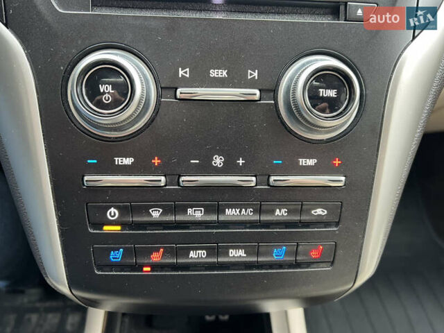 Фиолетовый Линкольн МКС, объемом двигателя 2 л и пробегом 86 тыс. км за 18250 $, фото 13 на Automoto.ua