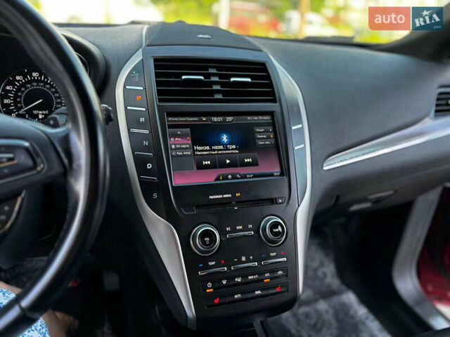 Красный Линкольн МКС, объемом двигателя 2 л и пробегом 224 тыс. км за 13000 $, фото 7 на Automoto.ua