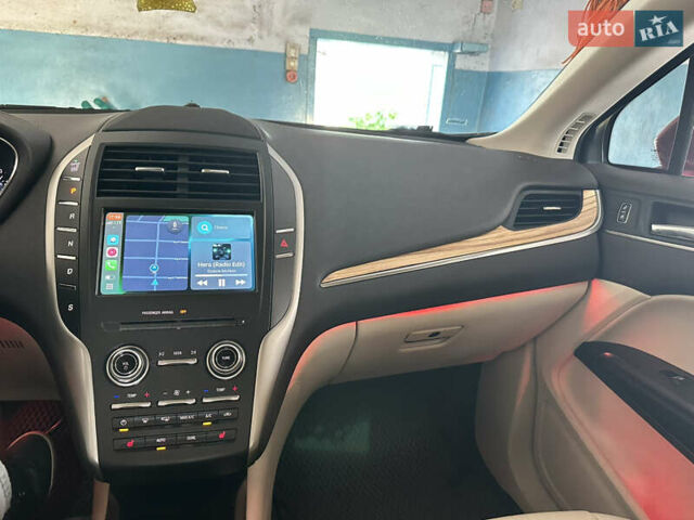 Красный Линкольн МКС, объемом двигателя 2 л и пробегом 170 тыс. км за 14599 $, фото 10 на Automoto.ua