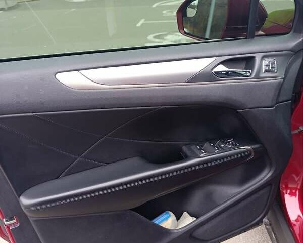 Червоний Лінкольн МКС, об'ємом двигуна 2 л та пробігом 150 тис. км за 16000 $, фото 3 на Automoto.ua