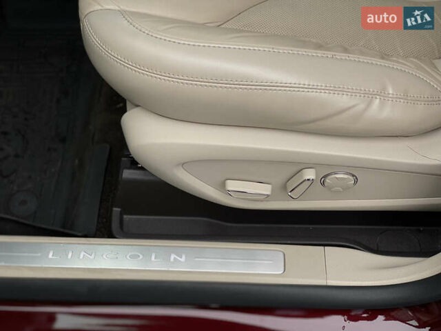 Красный Линкольн МКС, объемом двигателя 2 л и пробегом 51 тыс. км за 17490 $, фото 17 на Automoto.ua