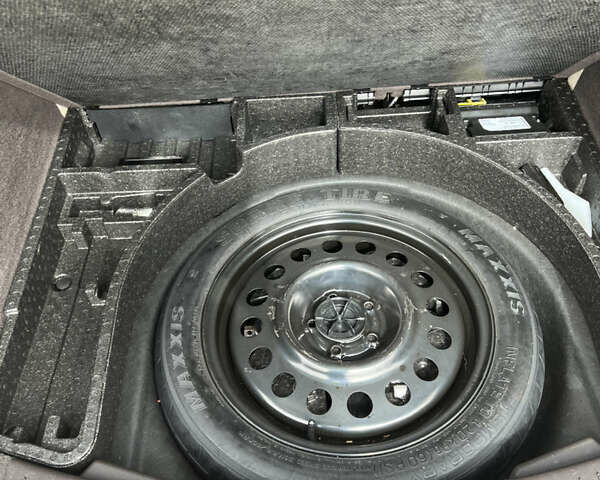 Червоний Лінкольн МКС, об'ємом двигуна 2 л та пробігом 125 тис. км за 18000 $, фото 15 на Automoto.ua