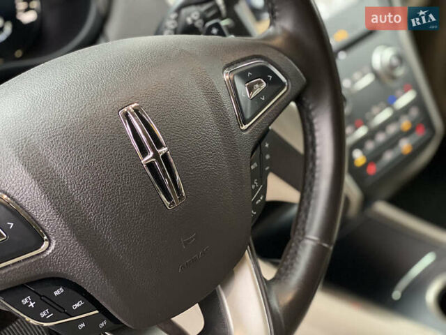 Красный Линкольн МКС, объемом двигателя 2 л и пробегом 51 тыс. км за 17490 $, фото 20 на Automoto.ua