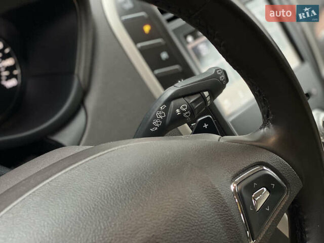 Красный Линкольн МКС, объемом двигателя 2 л и пробегом 51 тыс. км за 17490 $, фото 22 на Automoto.ua