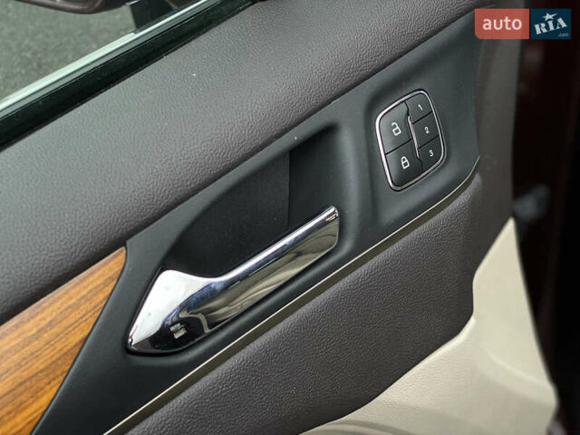 Красный Линкольн МКС, объемом двигателя 2 л и пробегом 51 тыс. км за 17490 $, фото 18 на Automoto.ua