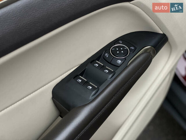 Красный Линкольн МКС, объемом двигателя 2 л и пробегом 51 тыс. км за 17490 $, фото 19 на Automoto.ua