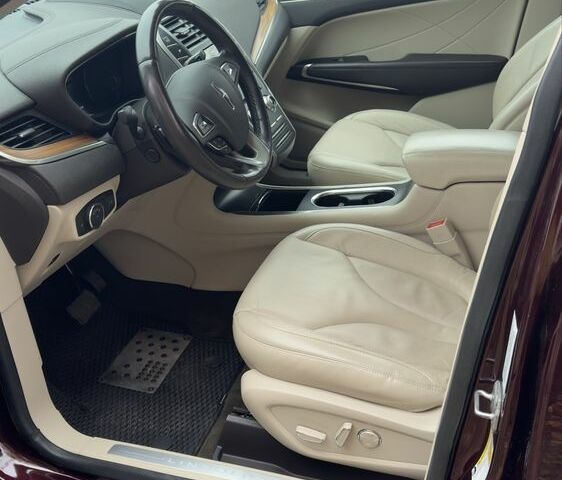 Червоний Лінкольн МКС, об'ємом двигуна 2 л та пробігом 115 тис. км за 21000 $, фото 10 на Automoto.ua