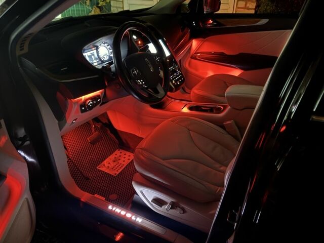 Червоний Лінкольн МКС, об'ємом двигуна 2 л та пробігом 115 тис. км за 21000 $, фото 19 на Automoto.ua