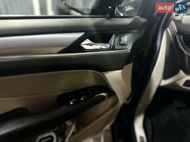 Лінкольн МКС, об'ємом двигуна 2 л та пробігом 96 тис. км за 18200 $, фото 19 на Automoto.ua