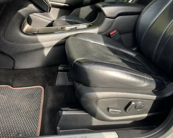 Серый Линкольн МКС, объемом двигателя 2.26 л и пробегом 100 тыс. км за 14000 $, фото 7 на Automoto.ua