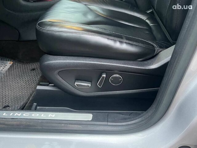 Серый Линкольн МКС, объемом двигателя 2 л и пробегом 146 тыс. км за 13740 $, фото 24 на Automoto.ua