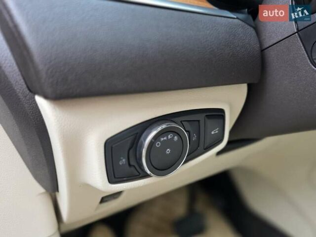 Сірий Лінкольн МКС, об'ємом двигуна 2 л та пробігом 230 тис. км за 14500 $, фото 26 на Automoto.ua