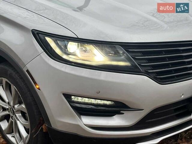 Серый Линкольн МКС, объемом двигателя 2 л и пробегом 146 тыс. км за 13740 $, фото 3 на Automoto.ua