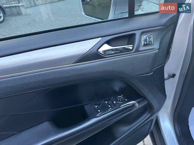 Серый Линкольн МКС, объемом двигателя 2 л и пробегом 167 тыс. км за 11500 $, фото 17 на Automoto.ua