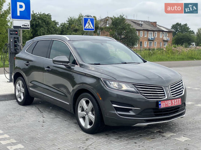 Серый Линкольн МКС, объемом двигателя 2 л и пробегом 239 тыс. км за 11400 $, фото 1 на Automoto.ua