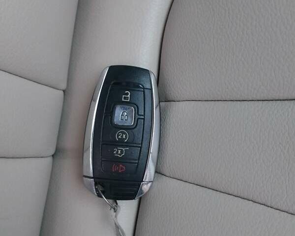 Сірий Лінкольн МКС, об'ємом двигуна 2 л та пробігом 117 тис. км за 17000 $, фото 41 на Automoto.ua