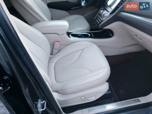 Сірий Лінкольн МКС, об'ємом двигуна 2 л та пробігом 117 тис. км за 17000 $, фото 32 на Automoto.ua