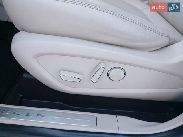 Сірий Лінкольн МКС, об'ємом двигуна 2 л та пробігом 117 тис. км за 17000 $, фото 23 на Automoto.ua