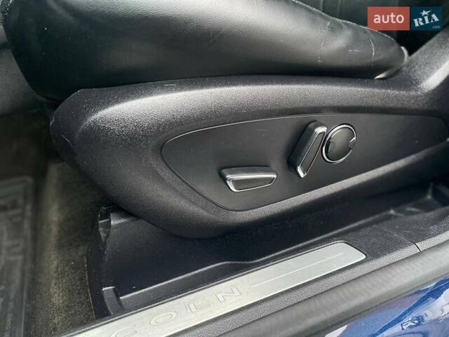Синій Лінкольн МКС, об'ємом двигуна 2 л та пробігом 152 тис. км за 15490 $, фото 22 на Automoto.ua