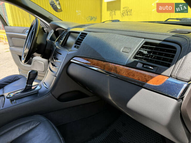 Черный Линкольн МКС, объемом двигателя 3.73 л и пробегом 192 тыс. км за 16500 $, фото 5 на Automoto.ua
