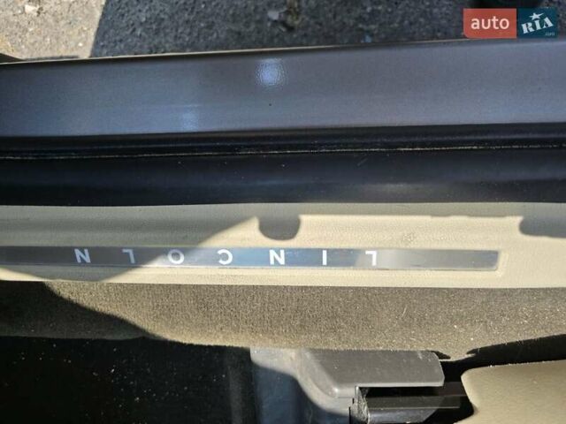 Серый Линкольн МКС, объемом двигателя 3.7 л и пробегом 122 тыс. км за 16700 $, фото 35 на Automoto.ua