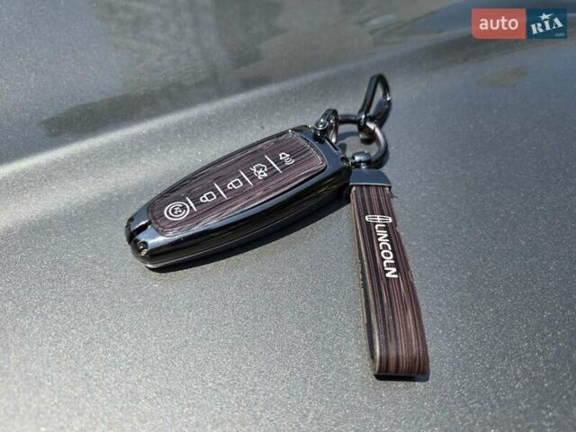 Серый Линкольн МКС, объемом двигателя 3.7 л и пробегом 122 тыс. км за 16700 $, фото 26 на Automoto.ua