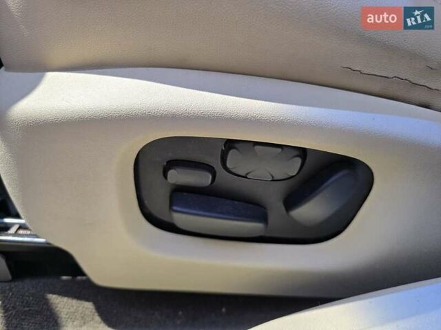 Серый Линкольн МКС, объемом двигателя 3.7 л и пробегом 122 тыс. км за 16700 $, фото 19 на Automoto.ua