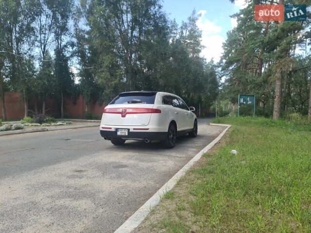Білий Лінкольн MKT, об'ємом двигуна 3.5 л та пробігом 122 тис. км за 13999 $, фото 9 на Automoto.ua