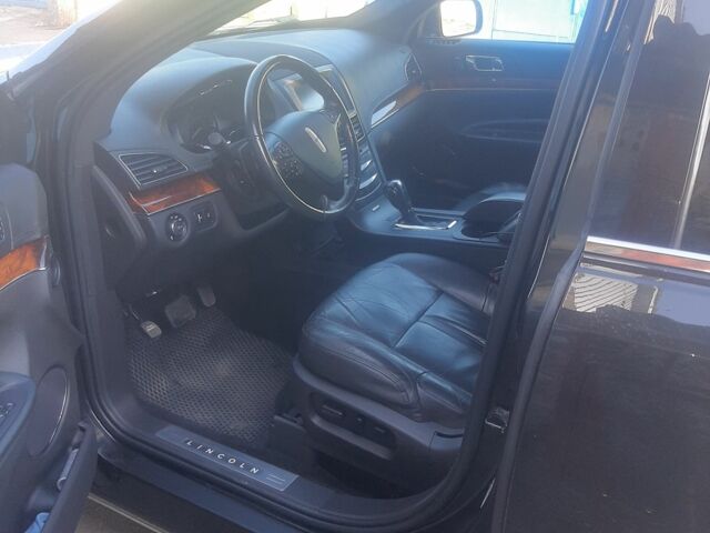 Черный Линкольн МКТ, объемом двигателя 2 л и пробегом 225 тыс. км за 15500 $, фото 3 на Automoto.ua
