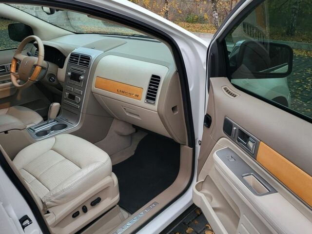 Белый Линкольн МКХ, объемом двигателя 3.5 л и пробегом 340 тыс. км за 8500 $, фото 2 на Automoto.ua