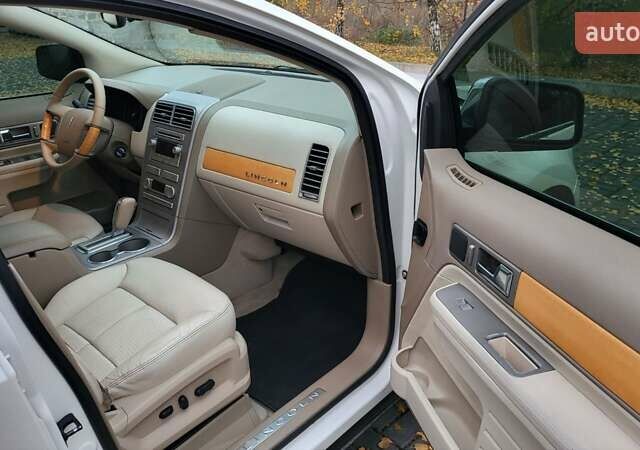 Белый Линкольн МКХ, объемом двигателя 3.5 л и пробегом 340 тыс. км за 8500 $, фото 1 на Automoto.ua