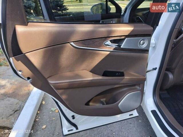 Белый Линкольн МКХ, объемом двигателя 3.7 л и пробегом 143 тыс. км за 18500 $, фото 9 на Automoto.ua