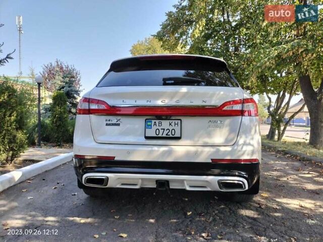 Белый Линкольн МКХ, объемом двигателя 3.7 л и пробегом 143 тыс. км за 18500 $, фото 4 на Automoto.ua