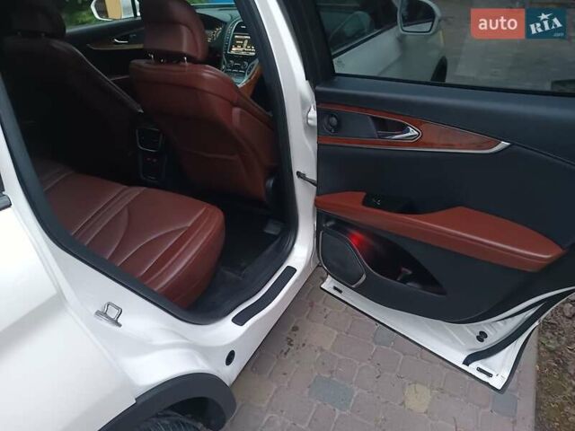 Белый Линкольн МКХ, объемом двигателя 2.7 л и пробегом 227 тыс. км за 17000 $, фото 6 на Automoto.ua
