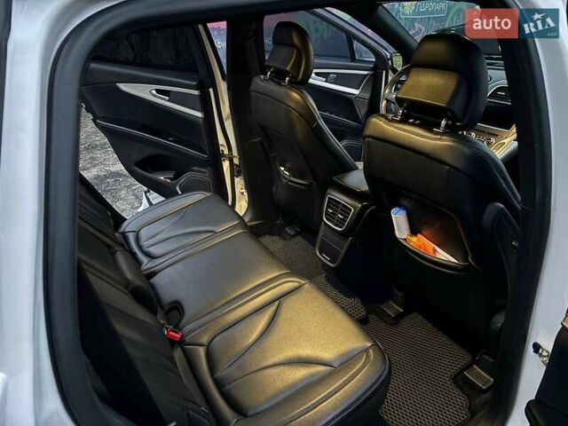 Белый Линкольн МКХ, объемом двигателя 2.69 л и пробегом 253 тыс. км за 17200 $, фото 16 на Automoto.ua