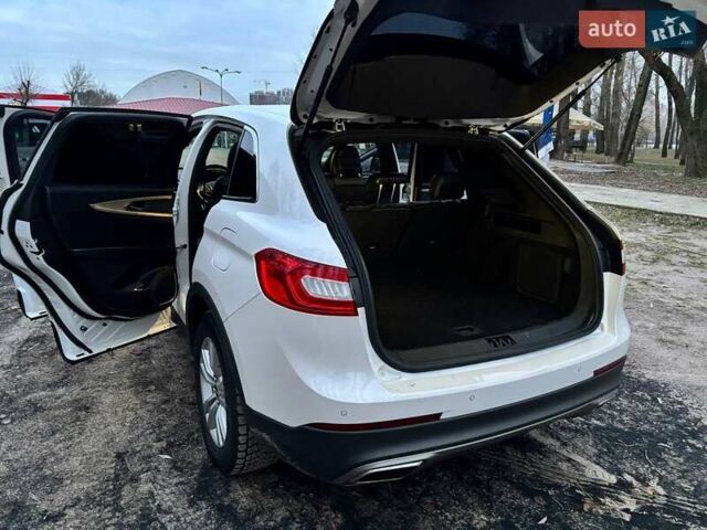 Белый Линкольн МКХ, объемом двигателя 2.69 л и пробегом 253 тыс. км за 17200 $, фото 5 на Automoto.ua