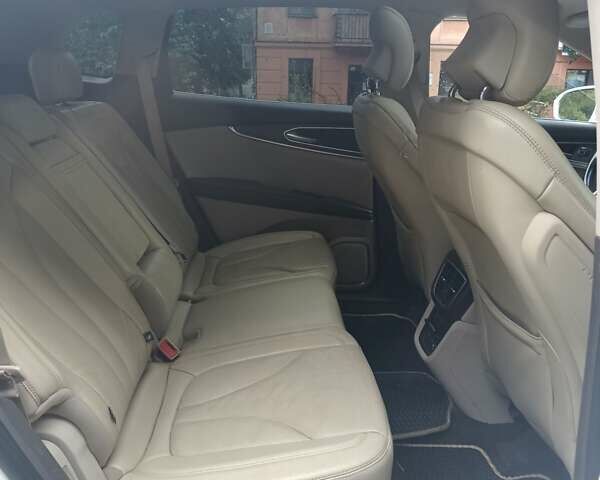 Білий Лінкольн MKX, об'ємом двигуна 3.73 л та пробігом 205 тис. км за 19800 $, фото 5 на Automoto.ua