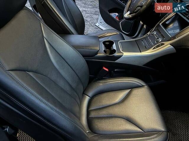 Белый Линкольн МКХ, объемом двигателя 2.69 л и пробегом 253 тыс. км за 17200 $, фото 13 на Automoto.ua