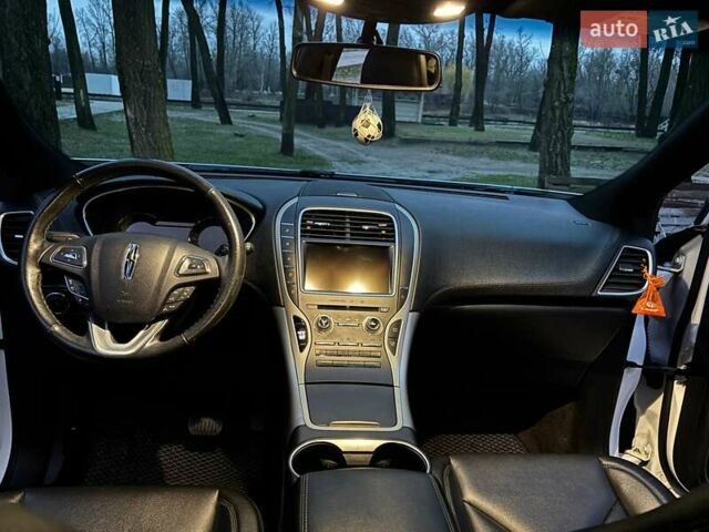 Белый Линкольн МКХ, объемом двигателя 2.69 л и пробегом 253 тыс. км за 17200 $, фото 9 на Automoto.ua