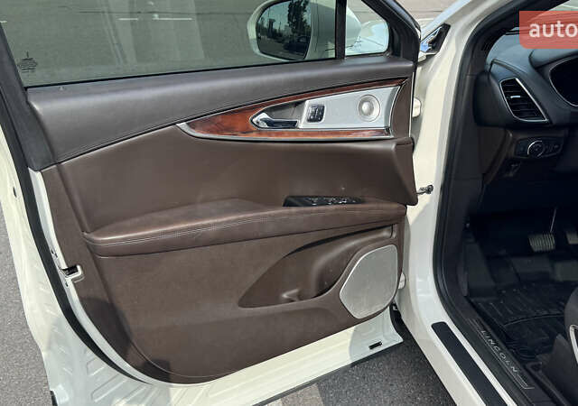 Білий Лінкольн MKX, об'ємом двигуна 3.73 л та пробігом 131 тис. км за 24000 $, фото 10 на Automoto.ua