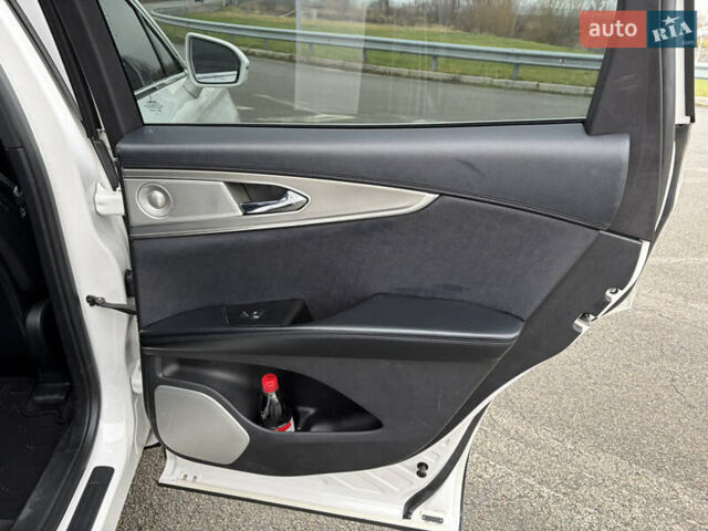 Белый Линкольн МКХ, объемом двигателя 2.69 л и пробегом 190 тыс. км за 18800 $, фото 17 на Automoto.ua