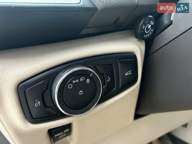 Белый Линкольн МКХ, объемом двигателя 3.73 л и пробегом 170 тыс. км за 14999 $, фото 8 на Automoto.ua