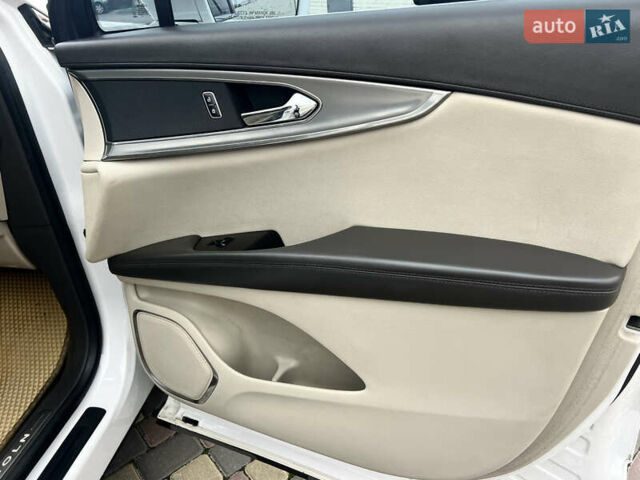 Белый Линкольн МКХ, объемом двигателя 3.73 л и пробегом 170 тыс. км за 14999 $, фото 10 на Automoto.ua